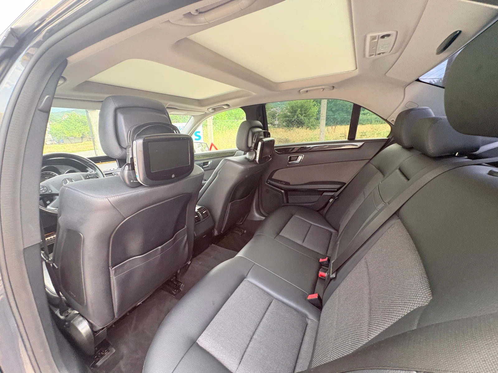 Mercedes-Benz E 350 Full Paket, снимка 15 - Автомобили и джипове - 54934762