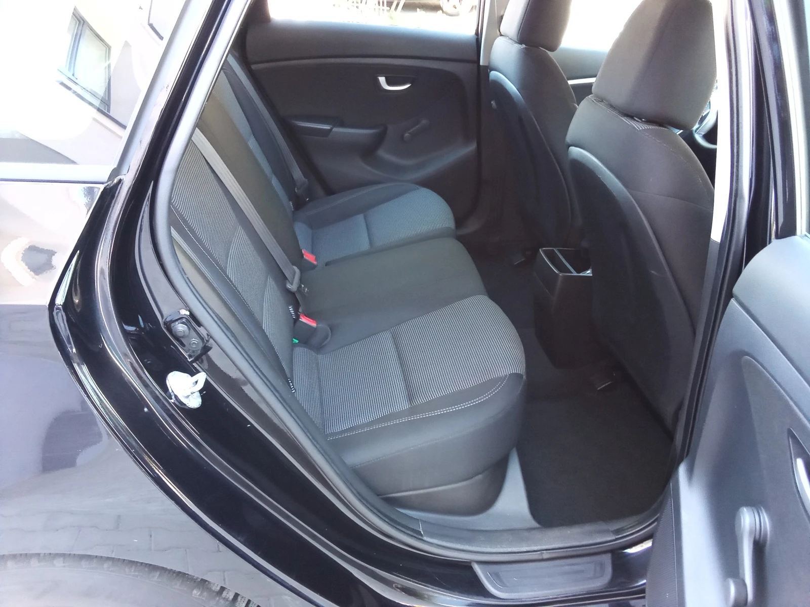 Hyundai I30 1.4CRDI-90kc., снимка 13 - Автомобили и джипове - 55192209