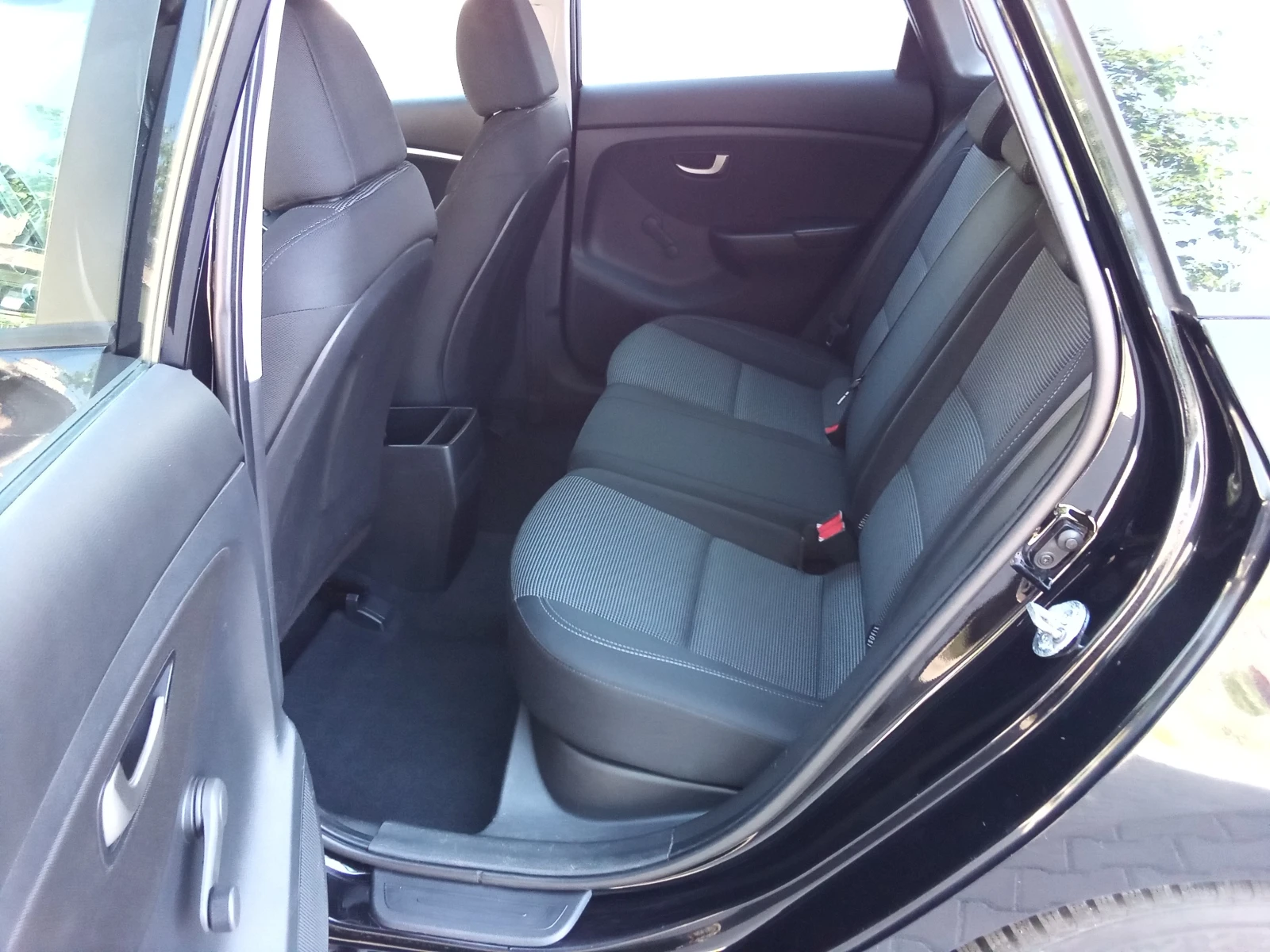 Hyundai I30 1.4CRDI-90kc., снимка 12 - Автомобили и джипове - 55192209