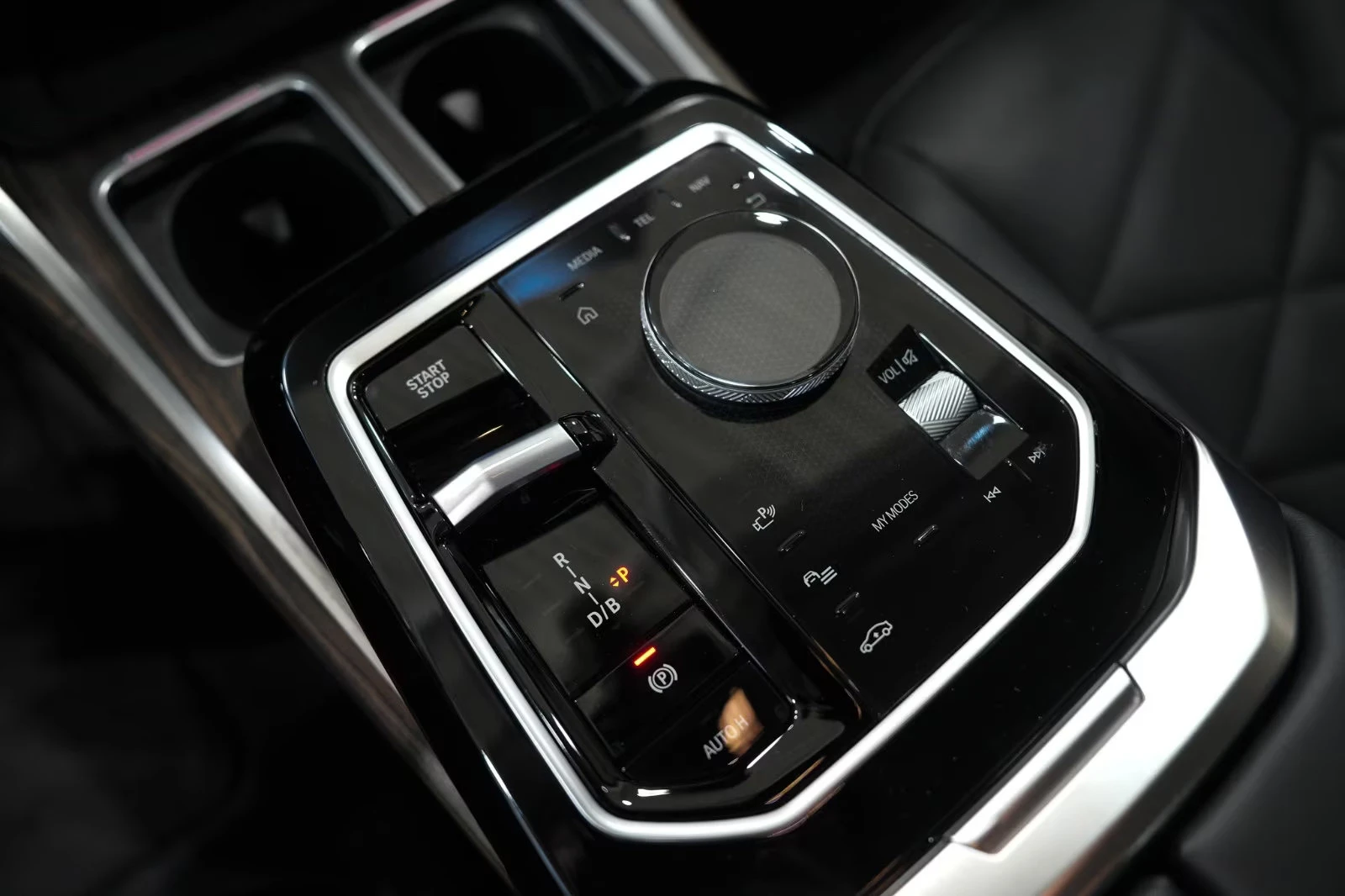BMW i7 60/544HP/xDRIVE/B&W/PURE EXCELLENCE/360/PANO/592z, снимка 16 - Автомобили и джипове - 55260536