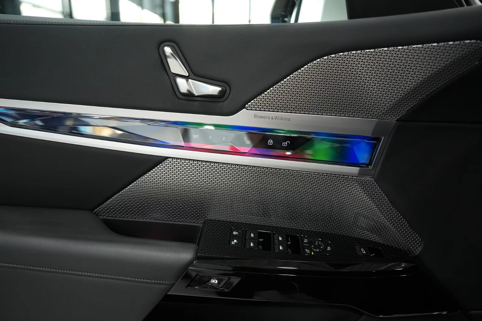 BMW i7 60/544HP/xDRIVE/B&W/PURE EXCELLENCE/360/PANO/592z, снимка 13 - Автомобили и джипове - 55260536