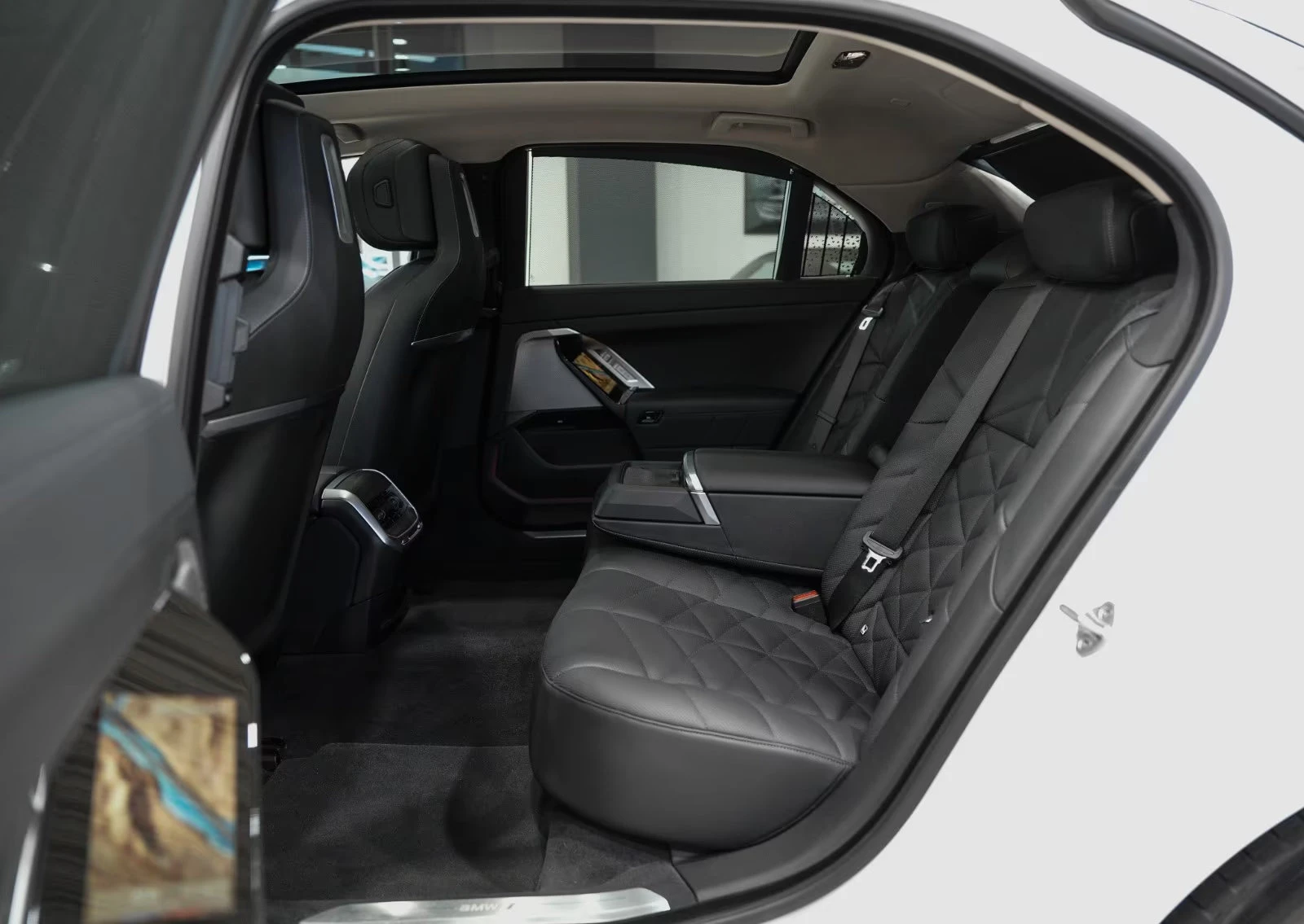 BMW i7 60/544HP/xDRIVE/B&W/PURE EXCELLENCE/360/PANO/592z, снимка 12 - Автомобили и джипове - 55260536