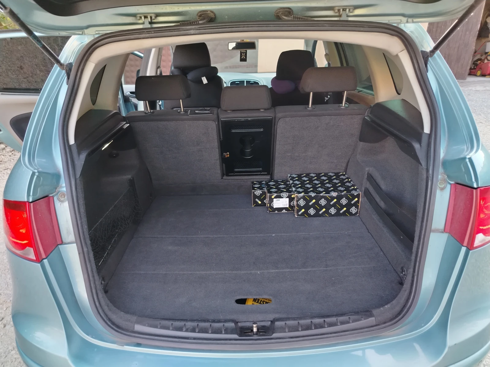 Seat Altea XL 1.9 TDI, снимка 11 - Автомобили и джипове - 55465488