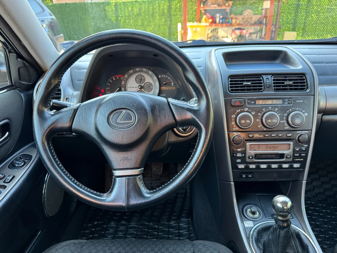 Lexus IS 200 2.0i 155к.с./LSD/6скор.НАПЪЛ.ОБСЛУЖЕН!, снимка 13 - Автомобили и джипове - 55511050
