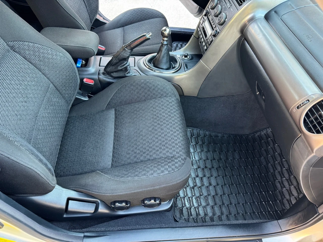 Lexus IS 200 2.0i 155к.с./LSD/6скор.НАПЪЛ.ОБСЛУЖЕН!, снимка 11 - Автомобили и джипове - 55511050