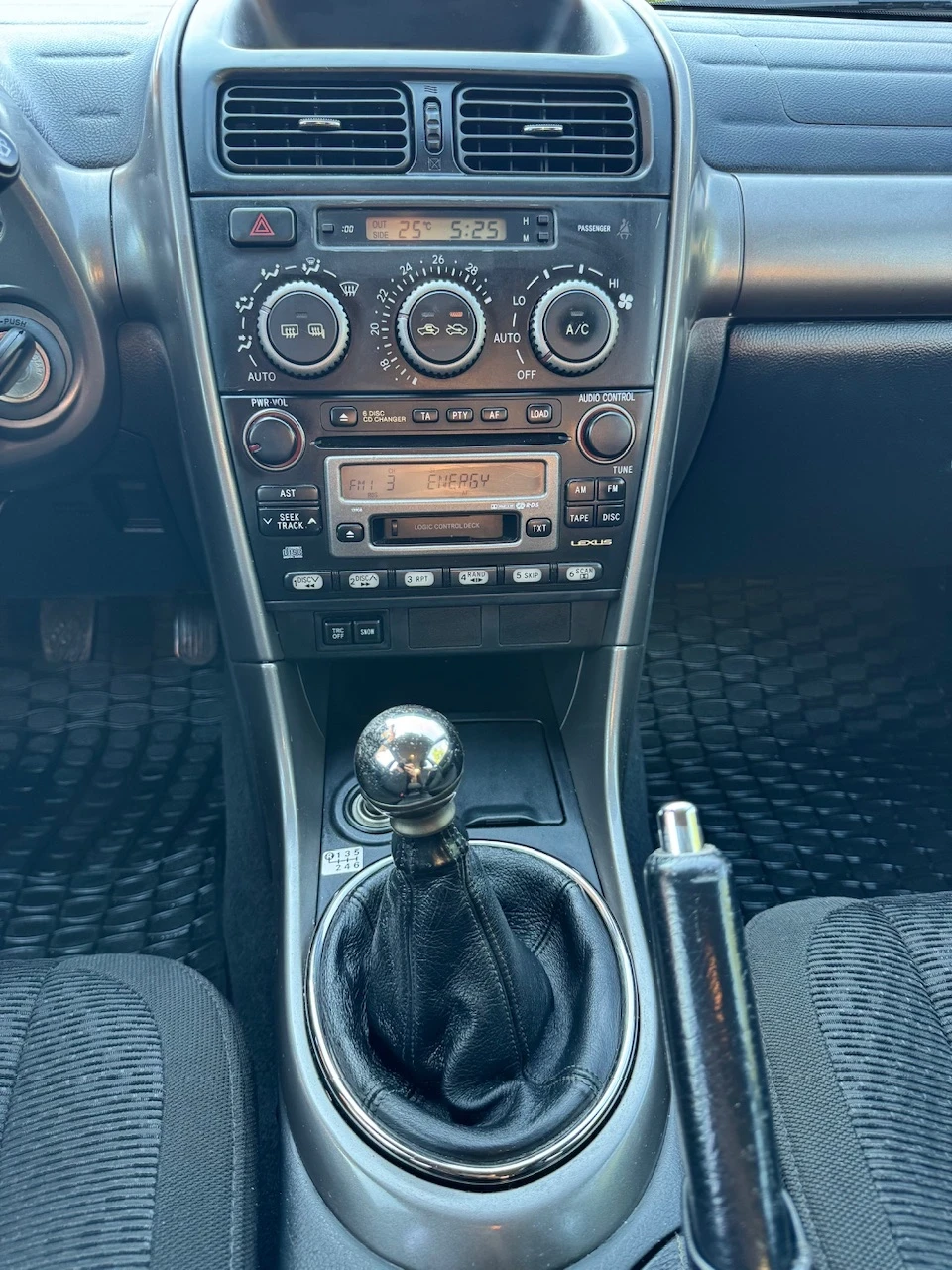 Lexus IS 200 2.0i 155к.с./LSD/6скор.НАПЪЛ.ОБСЛУЖЕН!, снимка 14 - Автомобили и джипове - 55511050
