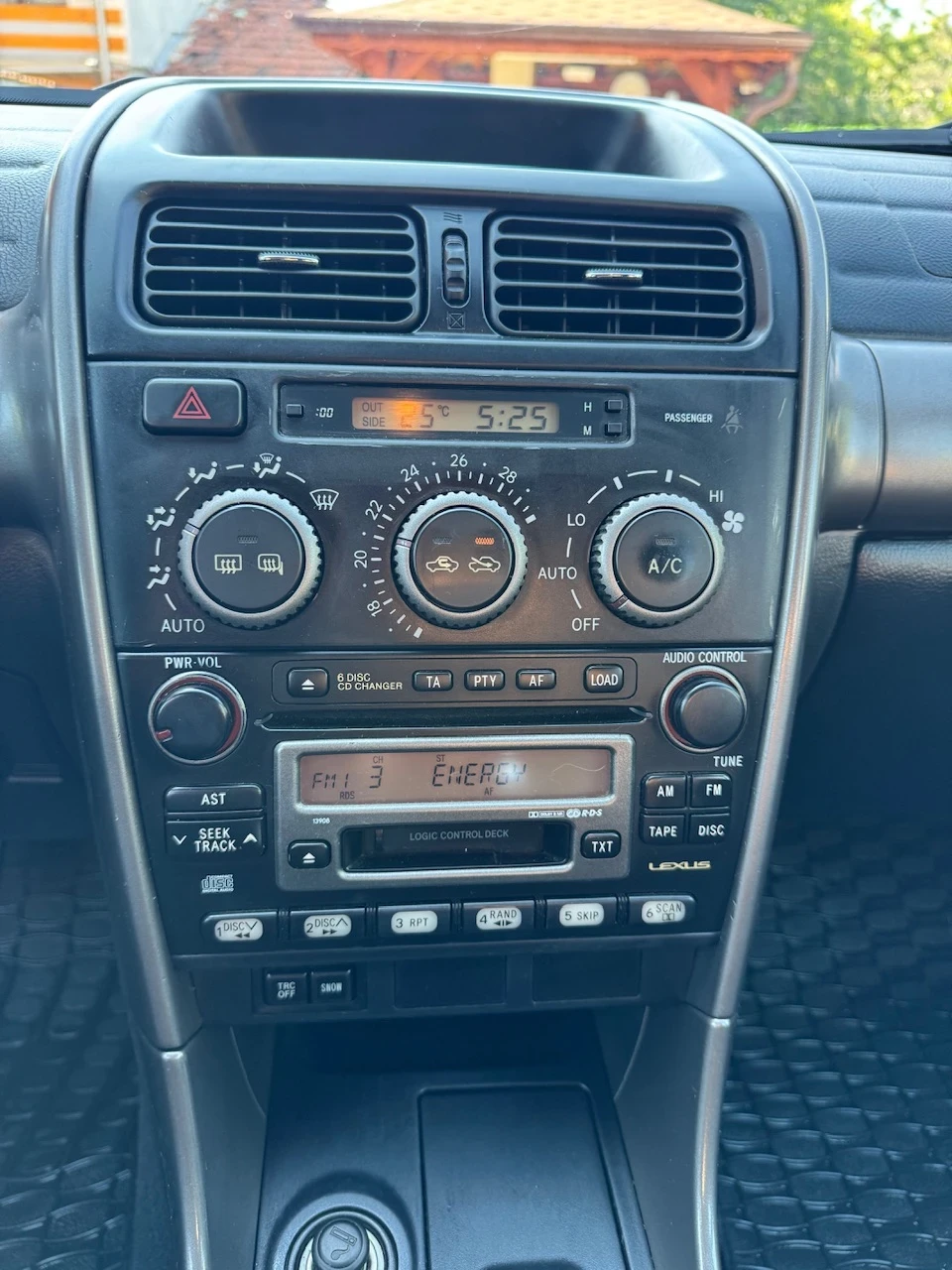 Lexus IS 200 2.0i 155к.с./LSD/6скор.НАПЪЛ.ОБСЛУЖЕН!, снимка 15 - Автомобили и джипове - 55511050