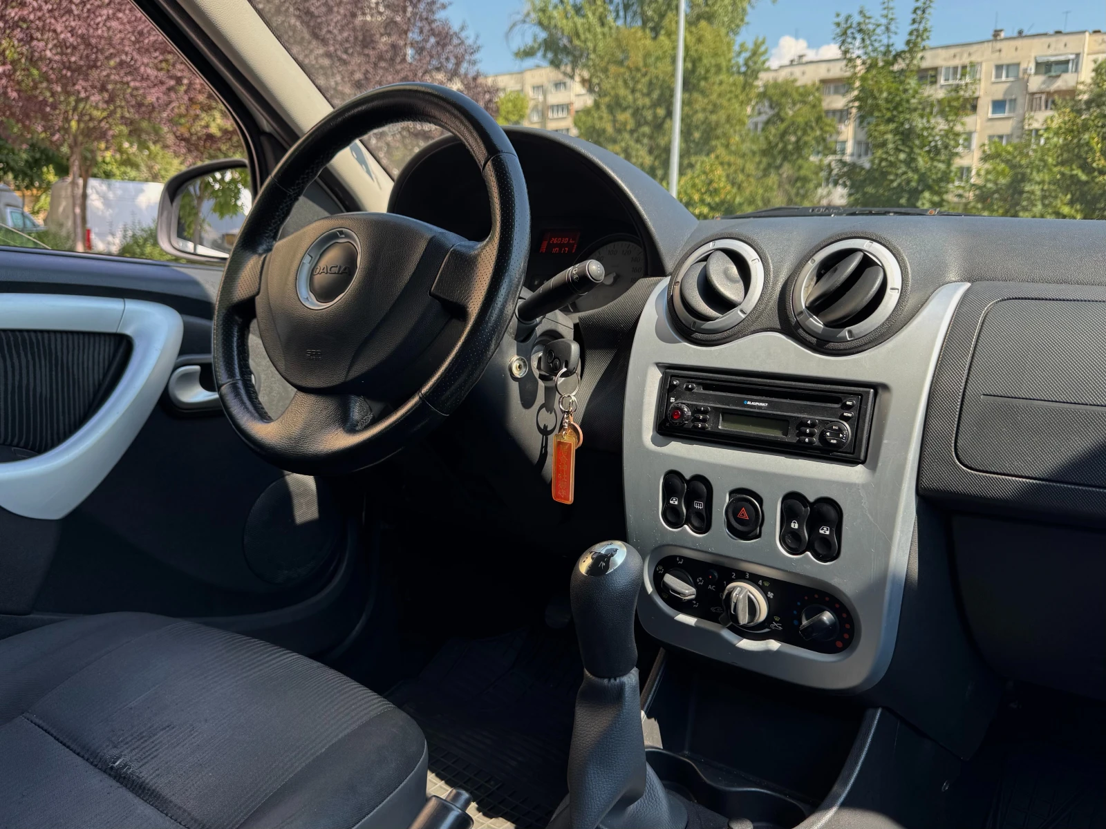 Dacia Logan, снимка 5 - Автомобили и джипове - 55584248