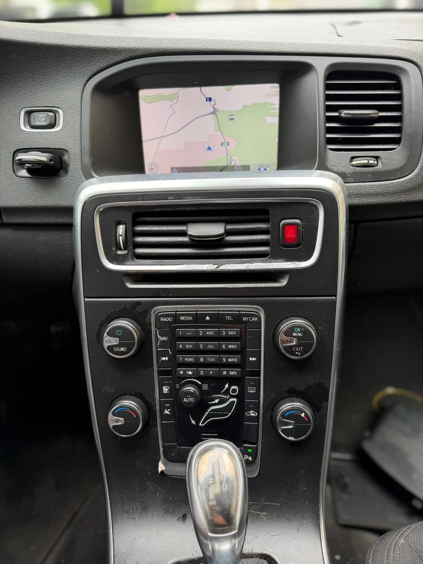 Volvo V60, снимка 8 - Автомобили и джипове - 55769250