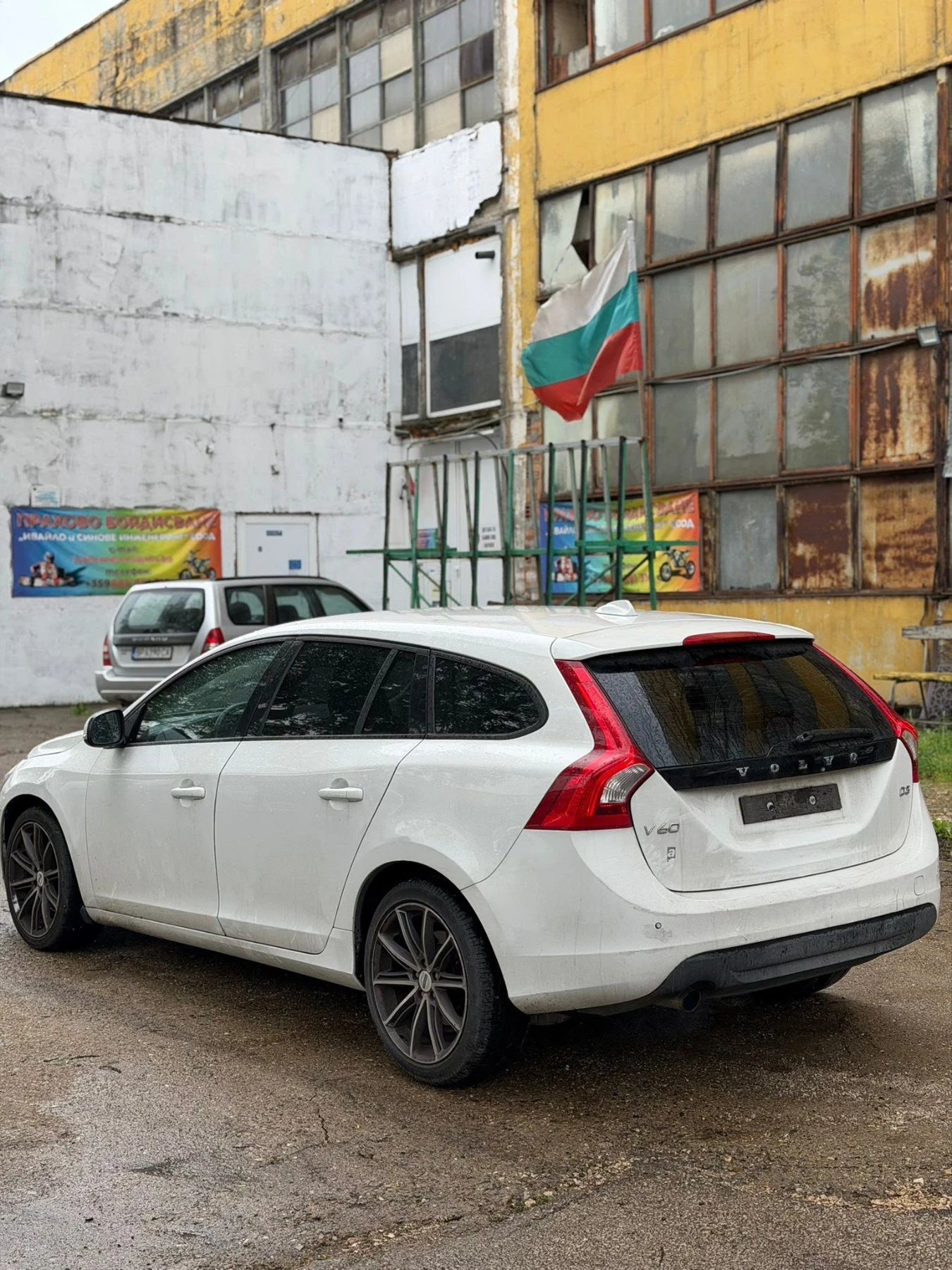 Volvo V60, снимка 4 - Автомобили и джипове - 55769250