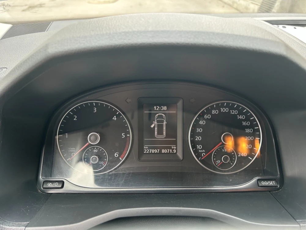 VW Caddy, снимка 9 - Автомобили и джипове - 55836835
