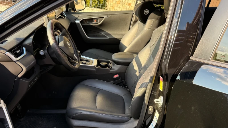 Toyota Rav4 LUXURY PLUS, снимка 9 - Автомобили и джипове - 52401608