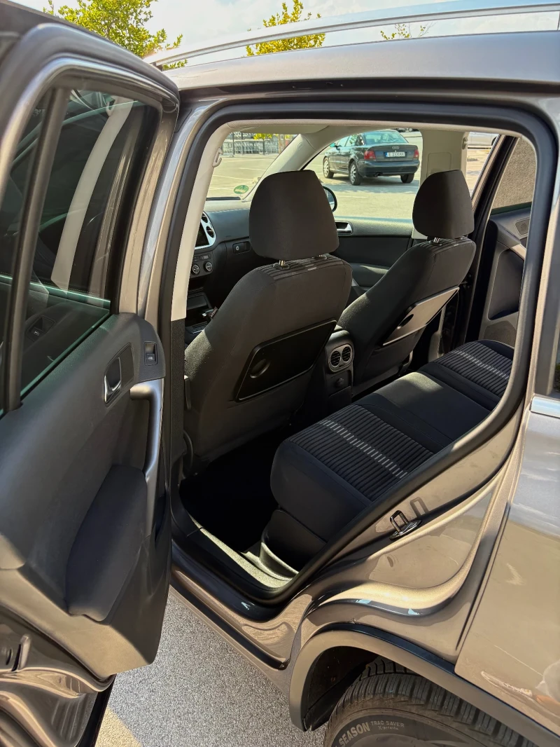VW Tiguan 2.0 TSI 4Motion Automatic Navi БАРТЕР, снимка 9 - Автомобили и джипове - 52588178