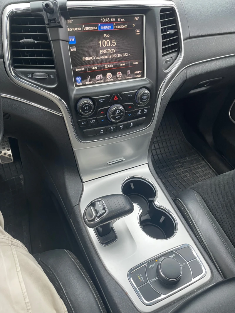 Jeep Grand cherokee SRT! 6.4 ОБСЛУЖЕН ОТ-ДО, 2 КОМПЛЕКТА НОВИ ГУМИ, снимка 12 - Автомобили и джипове - 52893161