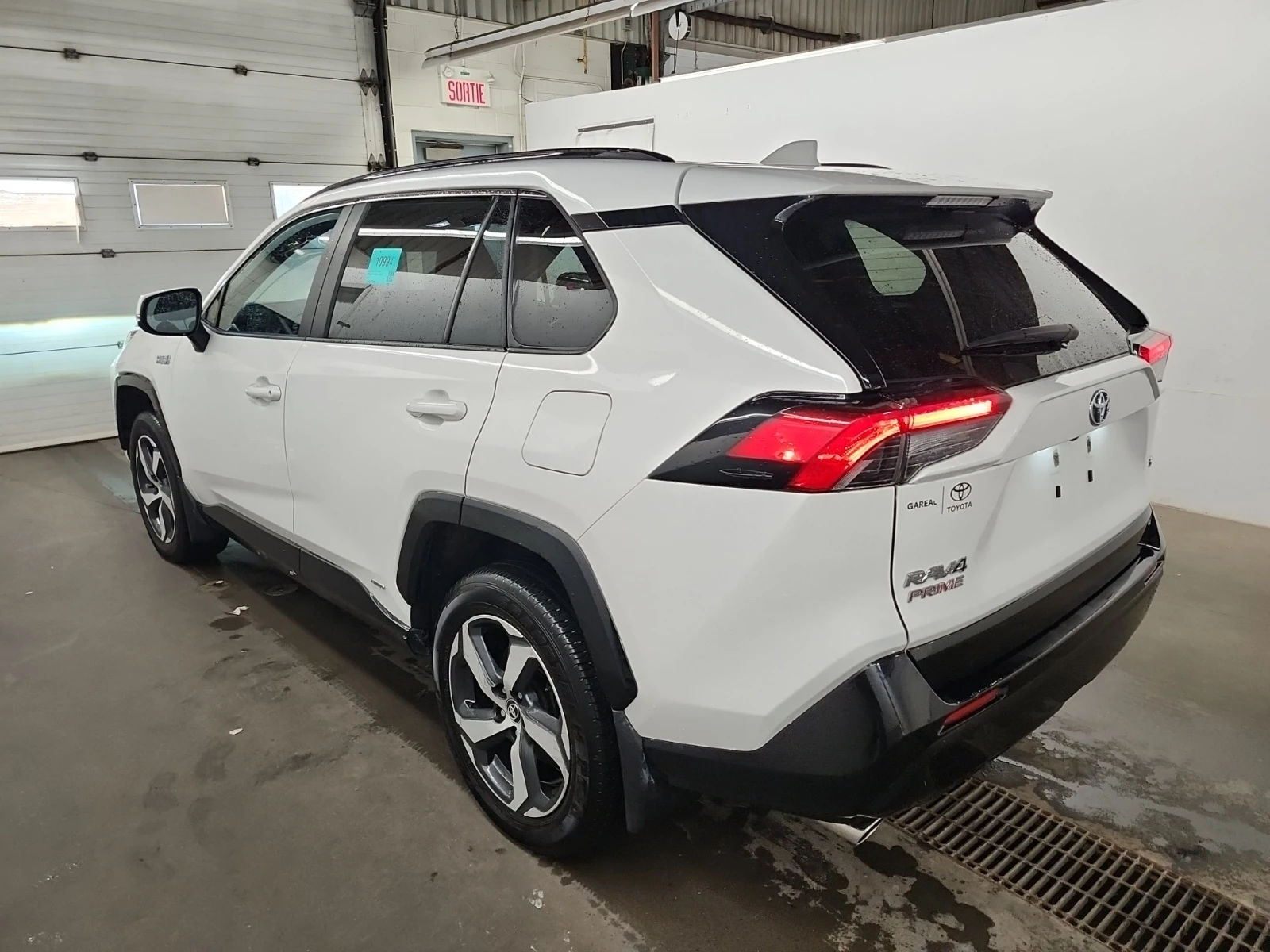 Toyota Rav4 * CARFAX * БЕЗ ПЪРВОНАЧАЛНА ВНОСКА - изображение 4