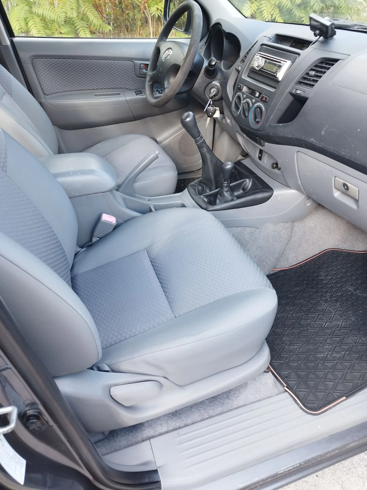 Toyota Hilux 2.5 - изображение 10