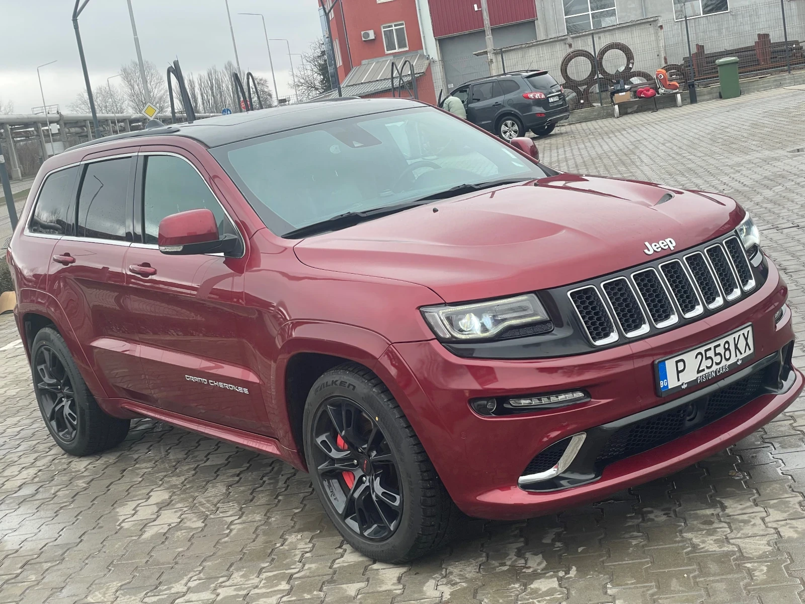 Jeep Grand cherokee SRT! 6.4 ОБСЛУЖЕН ОТ-ДО, 2 КОМПЛЕКТА НОВИ ГУМИ - изображение 3