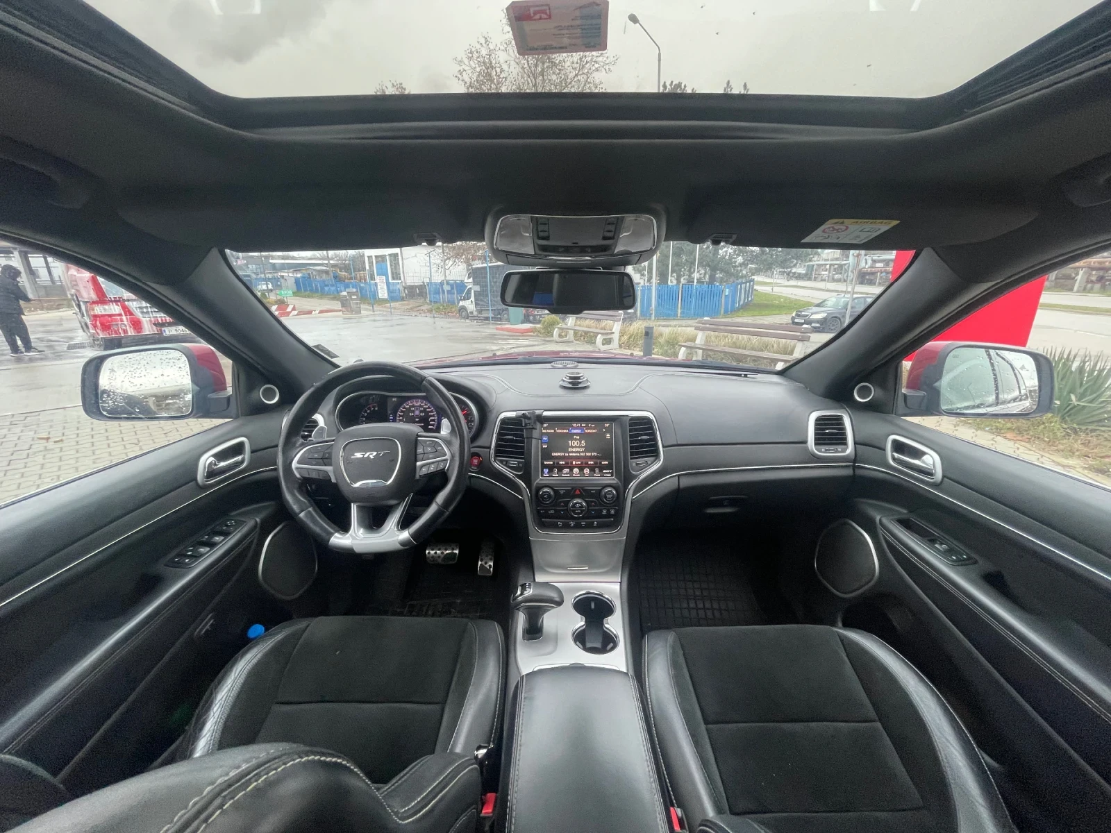 Jeep Grand cherokee SRT! 6.4 ОБСЛУЖЕН ОТ-ДО, 2 КОМПЛЕКТА НОВИ ГУМИ - изображение 8