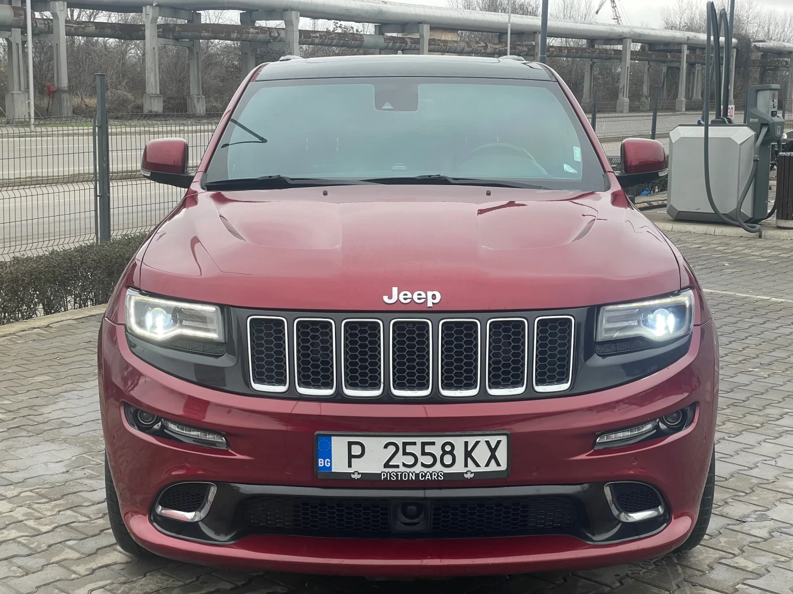 Jeep Grand cherokee SRT! 6.4 ОБСЛУЖЕН ОТ-ДО, 2 КОМПЛЕКТА НОВИ ГУМИ - изображение 2