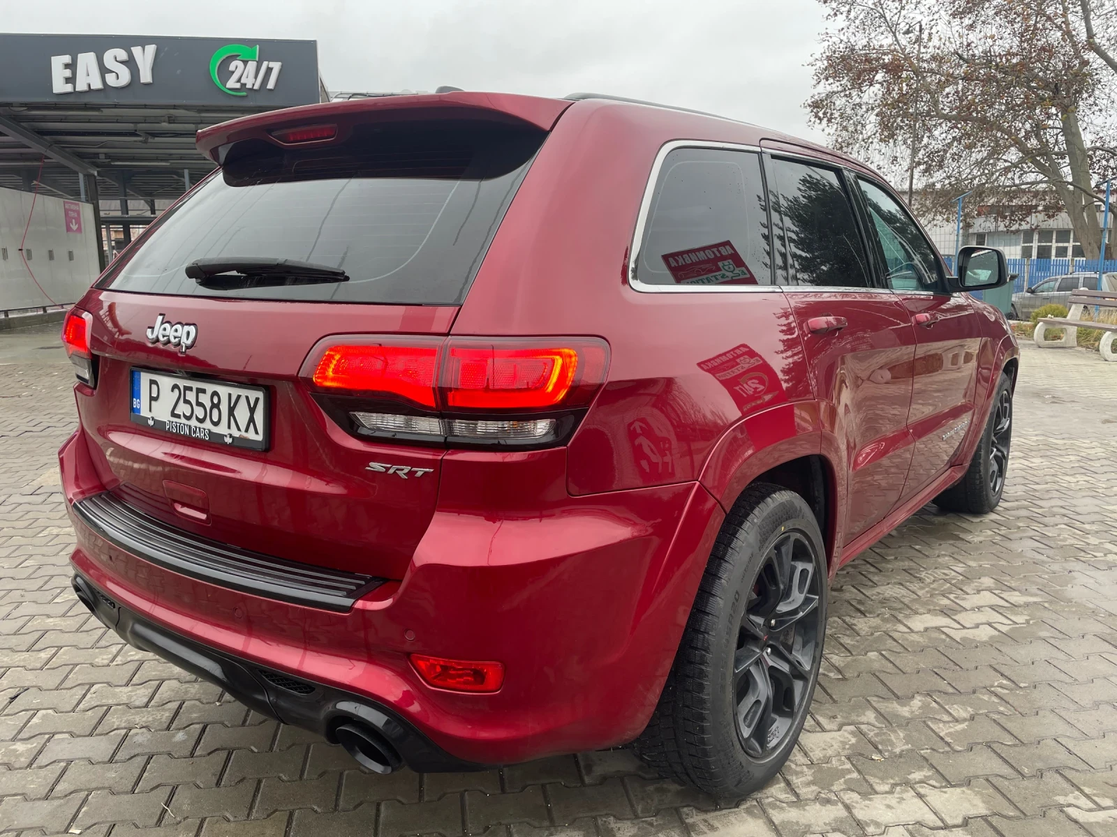 Jeep Grand cherokee SRT! 6.4 ОБСЛУЖЕН ОТ-ДО, 2 КОМПЛЕКТА НОВИ ГУМИ - изображение 6