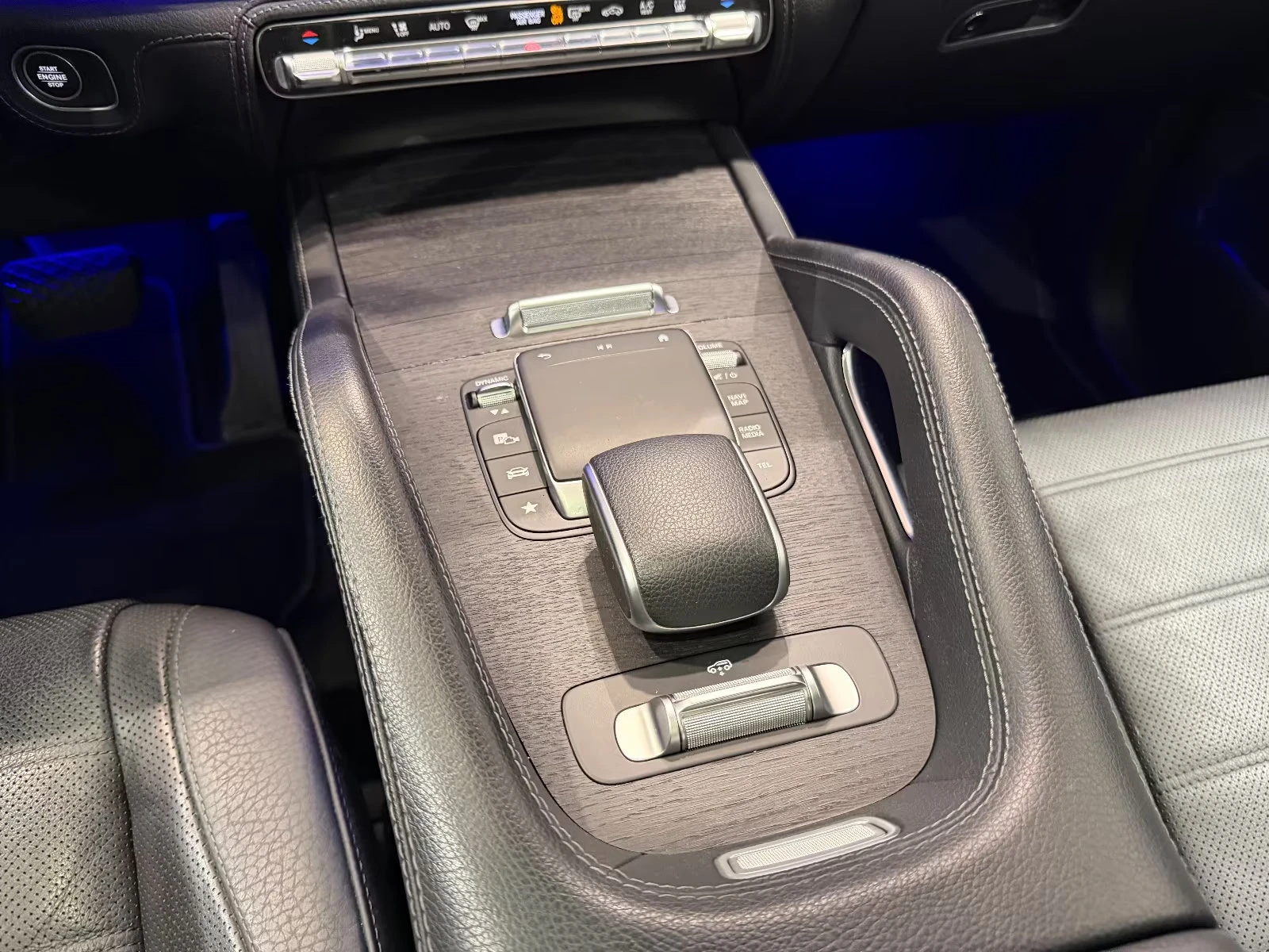 Mercedes-Benz GLE 350 de/4MATIC/320HP/AMG-LINE/PANO/HUD/360/BURM/838g, снимка 13 - Автомобили и джипове - 53621192