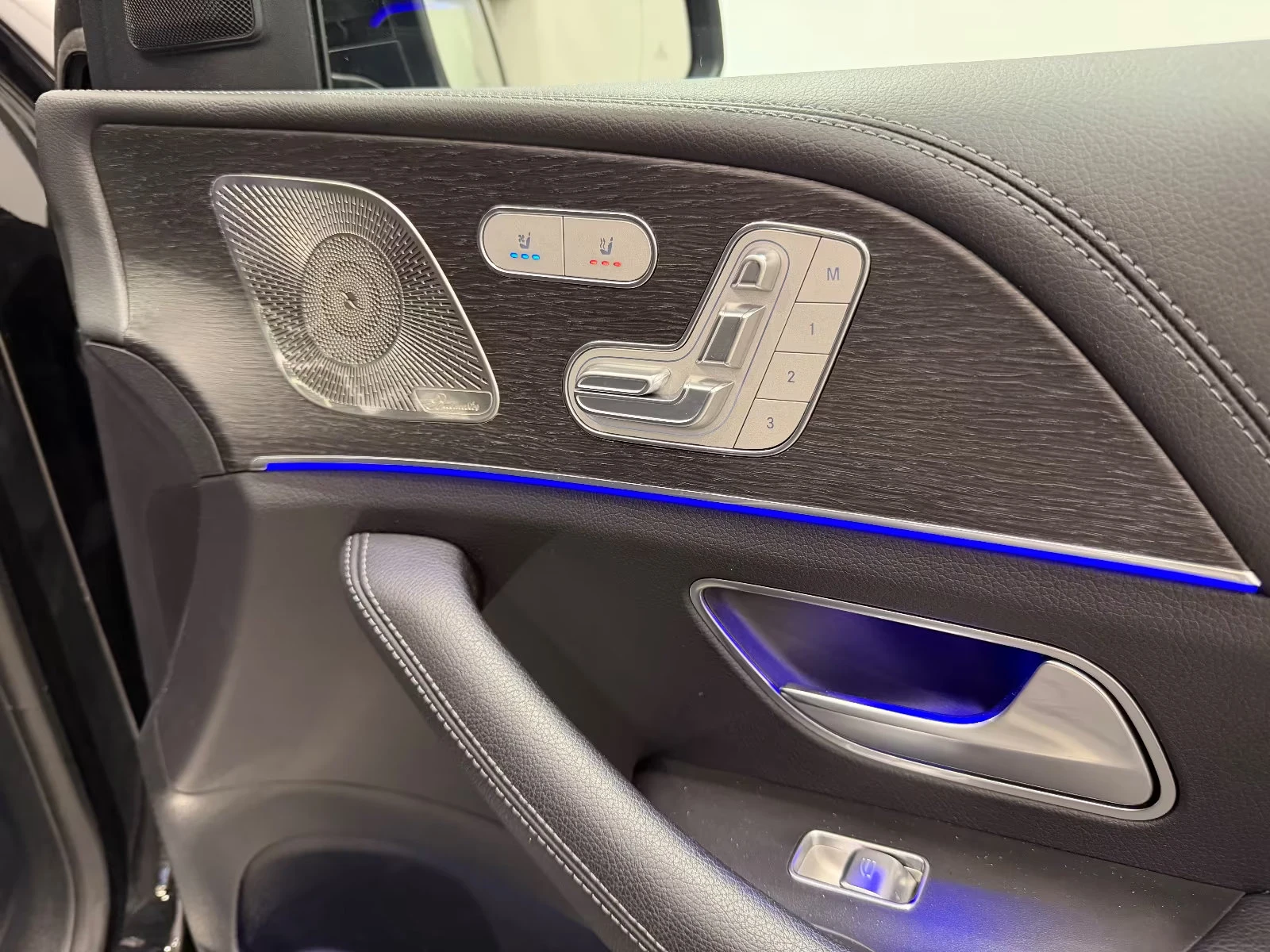 Mercedes-Benz GLE 350 de/4MATIC/320HP/AMG-LINE/PANO/HUD/360/BURM/838g, снимка 14 - Автомобили и джипове - 53621192