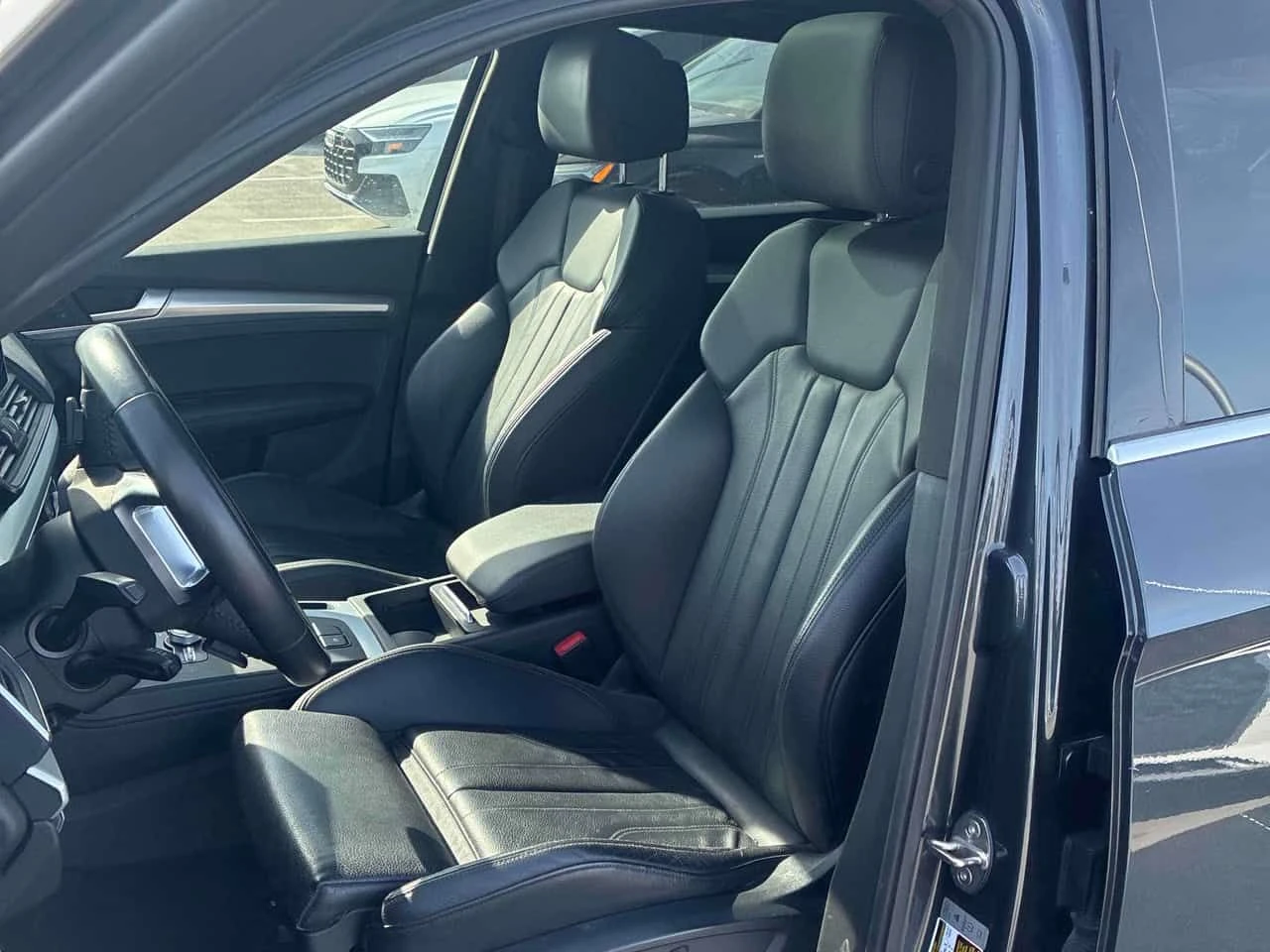 Audi Q5 Technik| DISTRONIC | 360 | ДИГИТАЛНО ТАБЛО | ПАНО, снимка 12 - Автомобили и джипове - 53741373