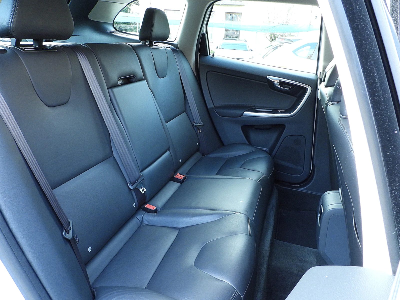 Volvo XC60 2.4/D5/205к.с/ШВЕЙЦАРИЯ-LUX/ДИСТРОНИК/BLISS/LANE , снимка 16 - Автомобили и джипове - 54095049