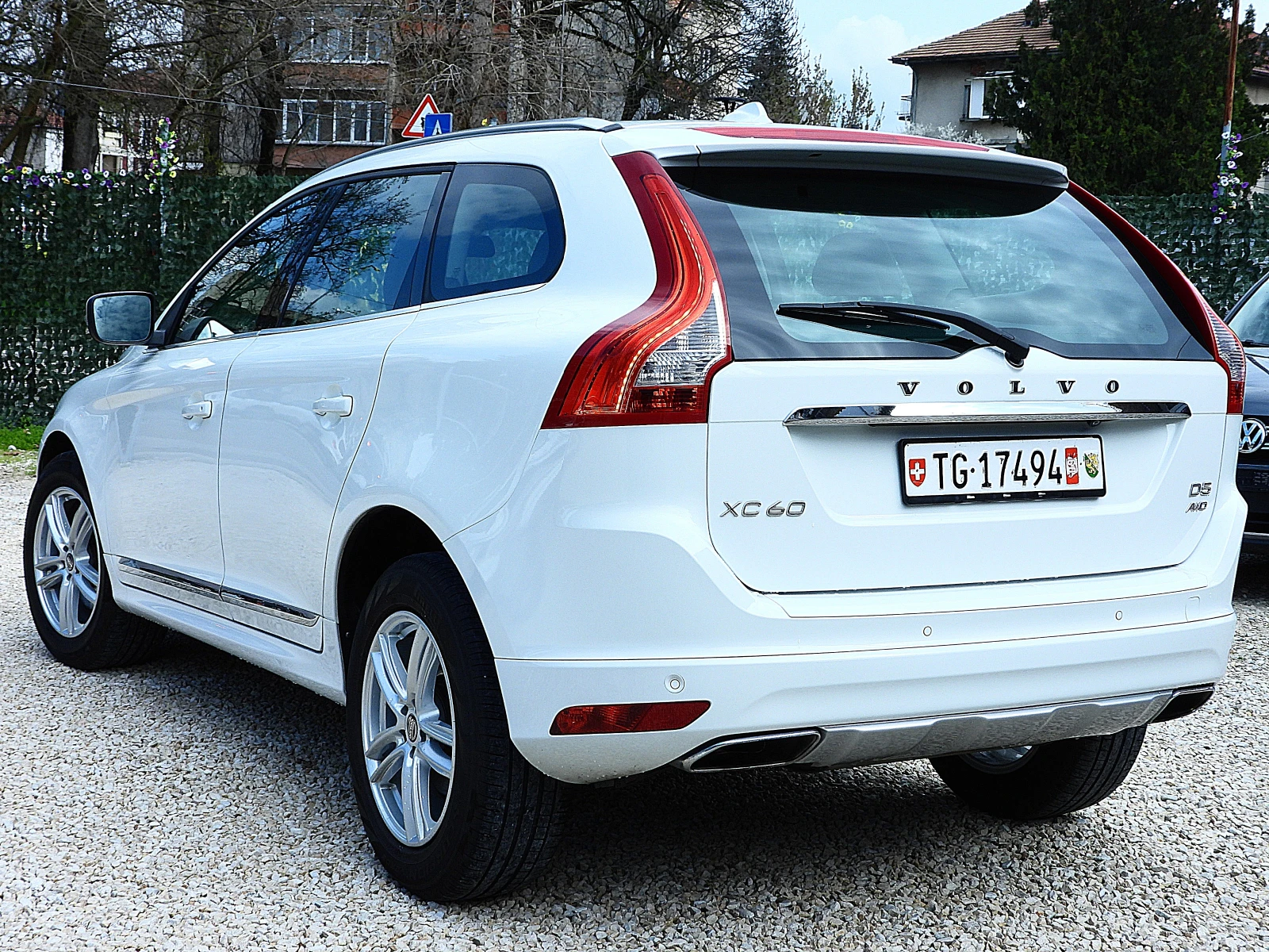 Volvo XC60 2.4/D5/205к.с/ШВЕЙЦАРИЯ-LUX/ДИСТРОНИК/BLISS/LANE , снимка 7 - Автомобили и джипове - 54095049
