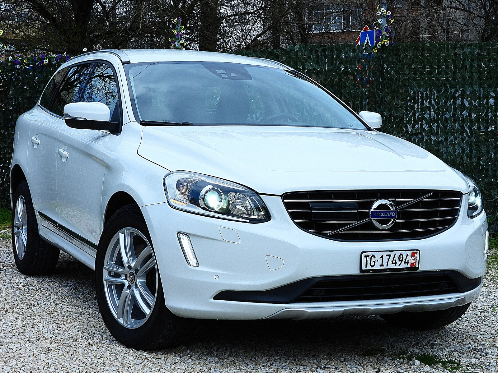 Volvo XC60 2.4/D5/205к.с/ШВЕЙЦАРИЯ-LUX/ДИСТРОНИК/BLISS/LANE , снимка 3 - Автомобили и джипове - 54095049