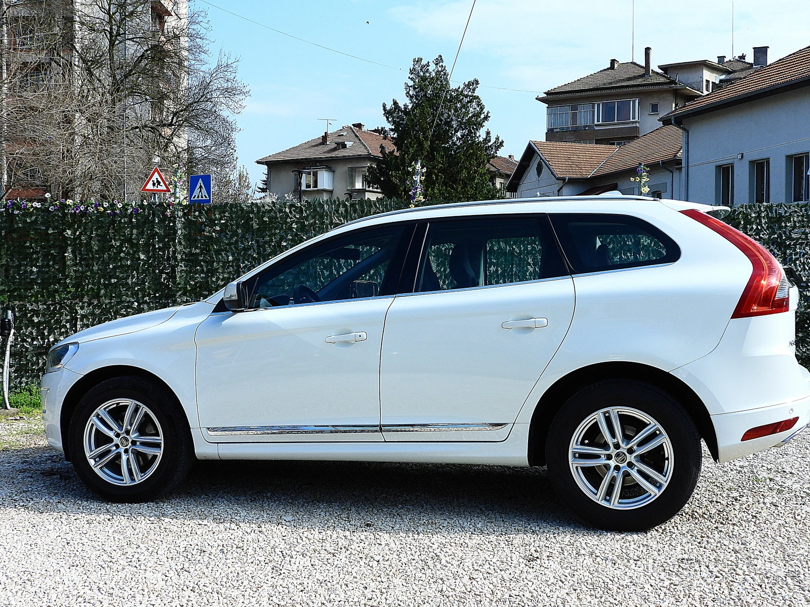 Volvo XC60 2.4/D5/205к.с/ШВЕЙЦАРИЯ-LUX/ДИСТРОНИК/BLISS/LANE , снимка 8 - Автомобили и джипове - 54095049