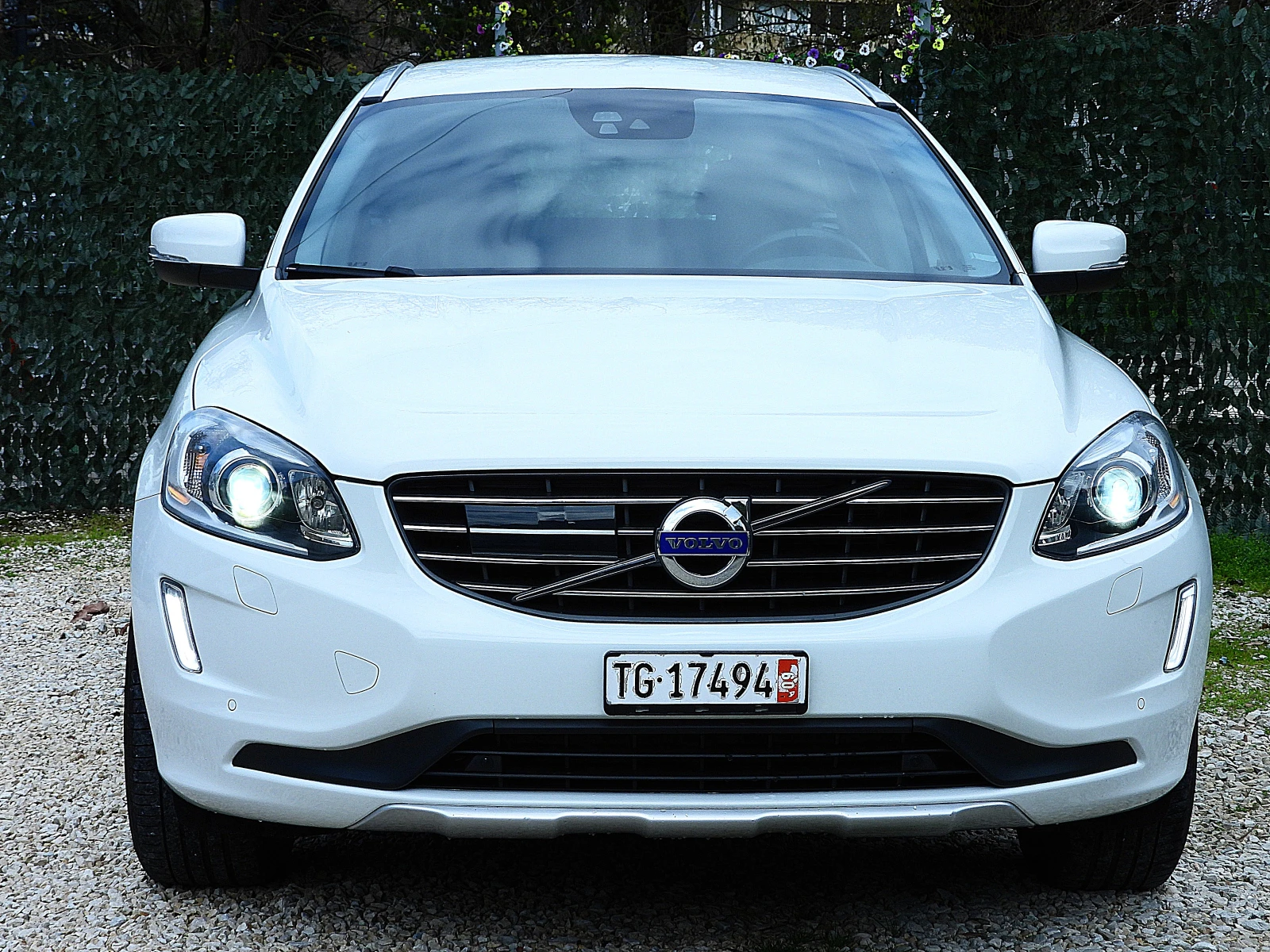 Volvo XC60 2.4/D5/205к.с/ШВЕЙЦАРИЯ-LUX/ДИСТРОНИК/BLISS/LANE , снимка 2 - Автомобили и джипове - 54095049