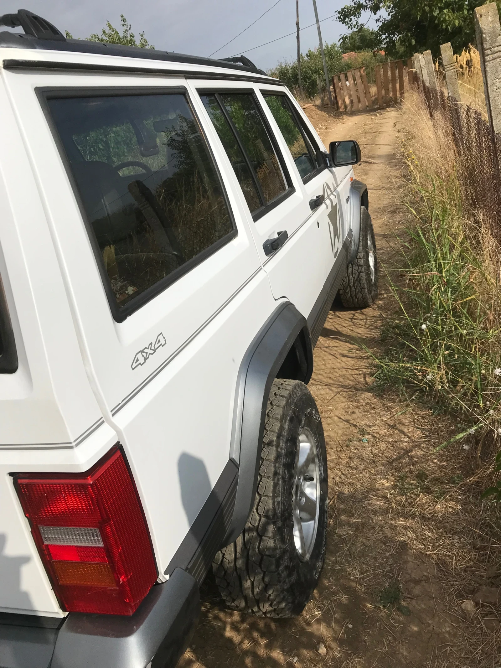 Jeep Cherokee, снимка 8 - Автомобили и джипове - 54335030