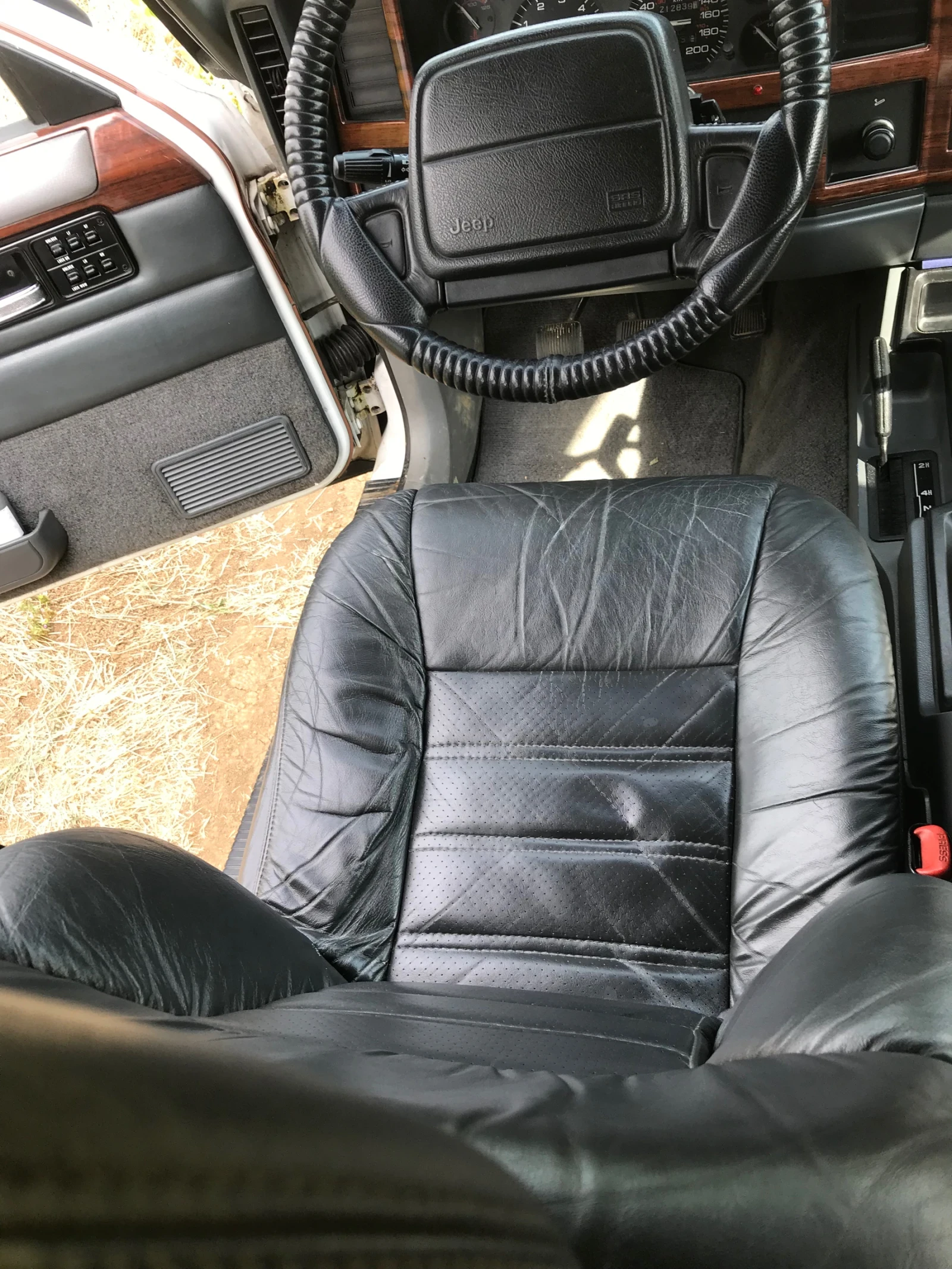 Jeep Cherokee, снимка 2 - Автомобили и джипове - 54335030