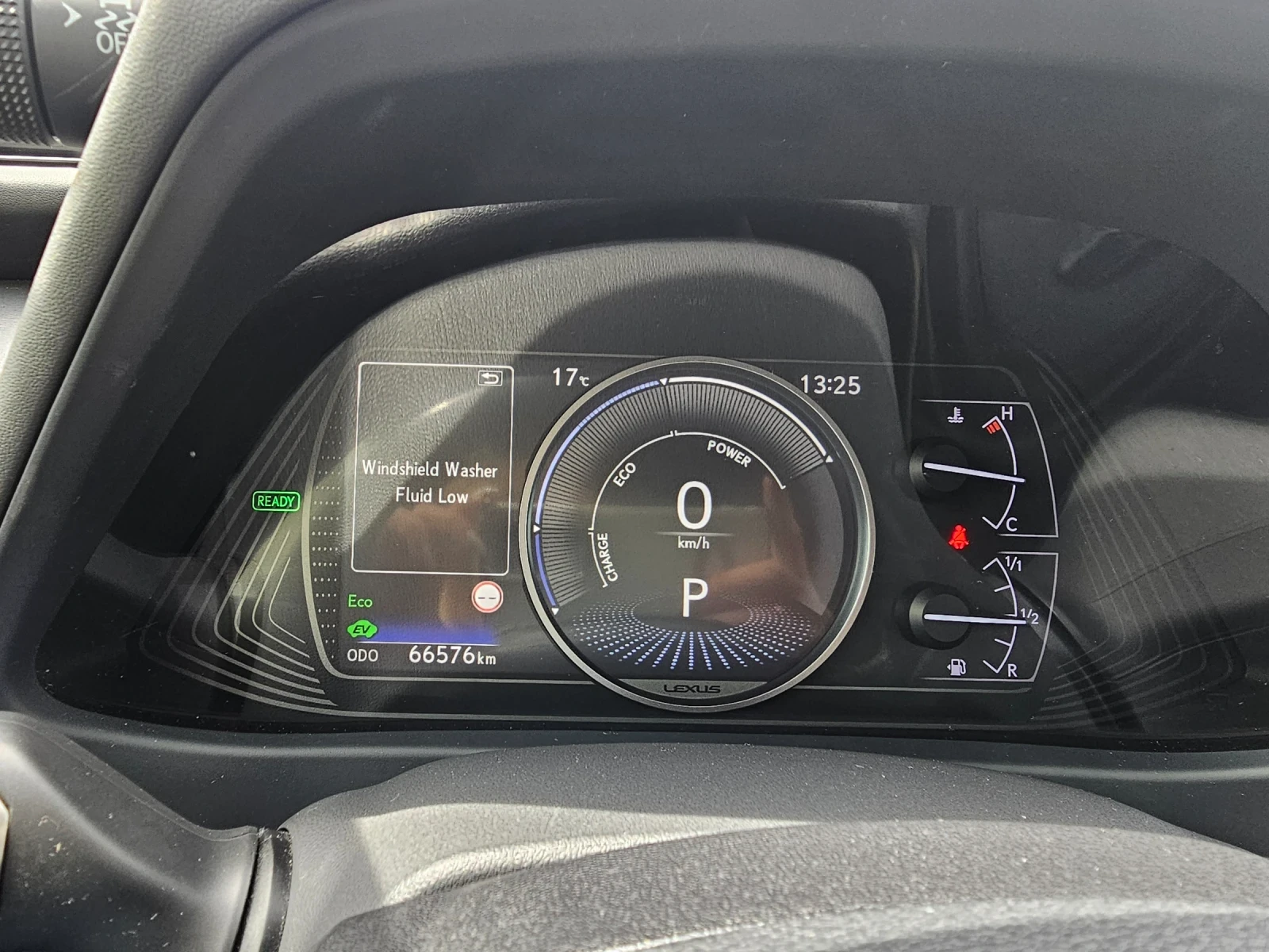 Lexus UX 250h, снимка 11 - Автомобили и джипове - 54470457