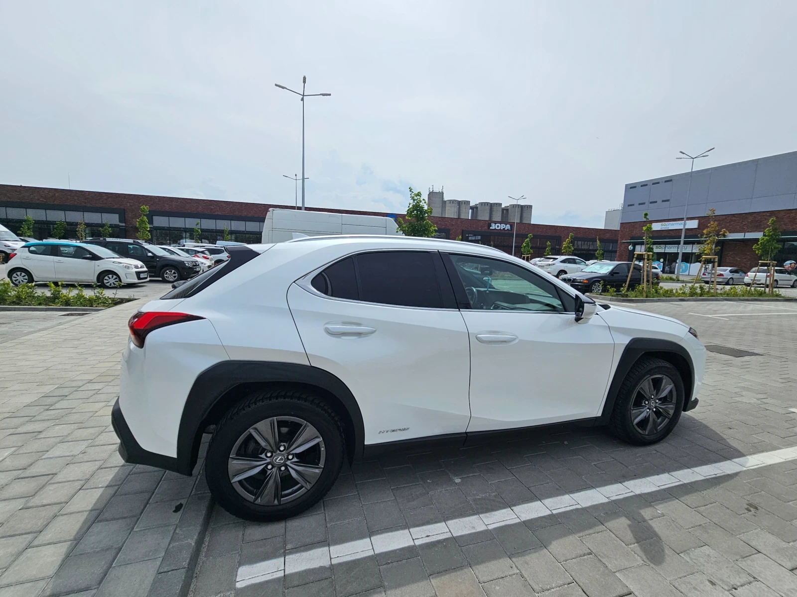 Lexus UX 250h, снимка 5 - Автомобили и джипове - 54470457