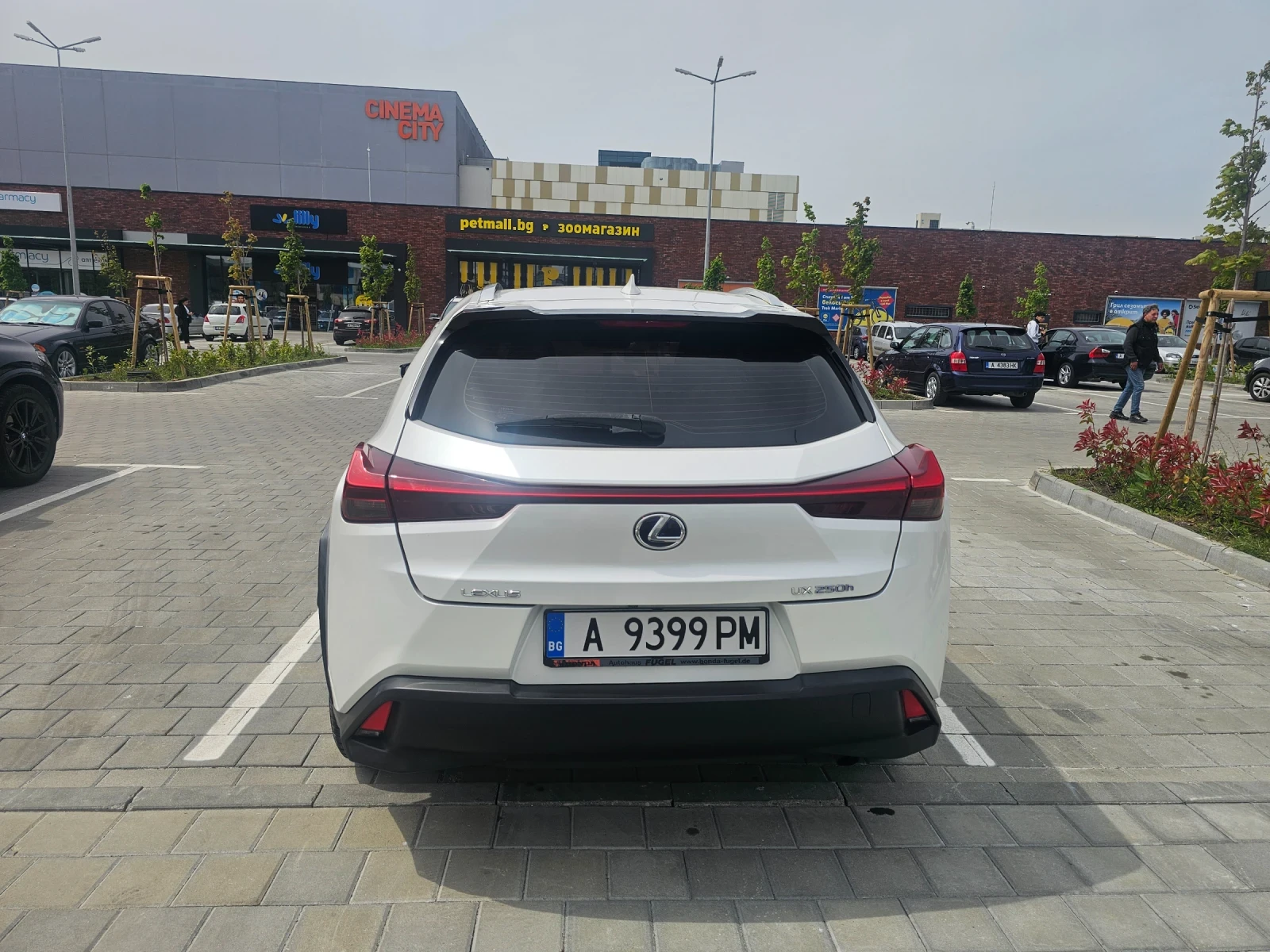 Lexus UX 250h, снимка 4 - Автомобили и джипове - 54470457