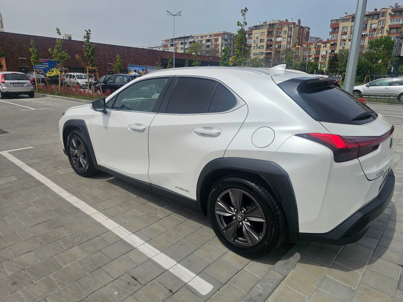 Lexus UX 250h, снимка 3 - Автомобили и джипове - 54470457