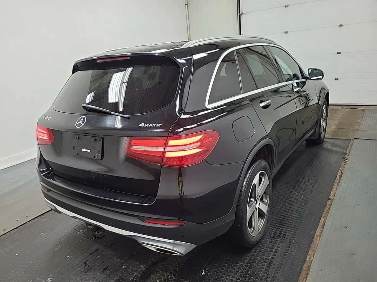Mercedes-Benz GLC * 300 * CARFAX * ЦЕНА ДО БГ, снимка 3 - Автомобили и джипове - 54727681