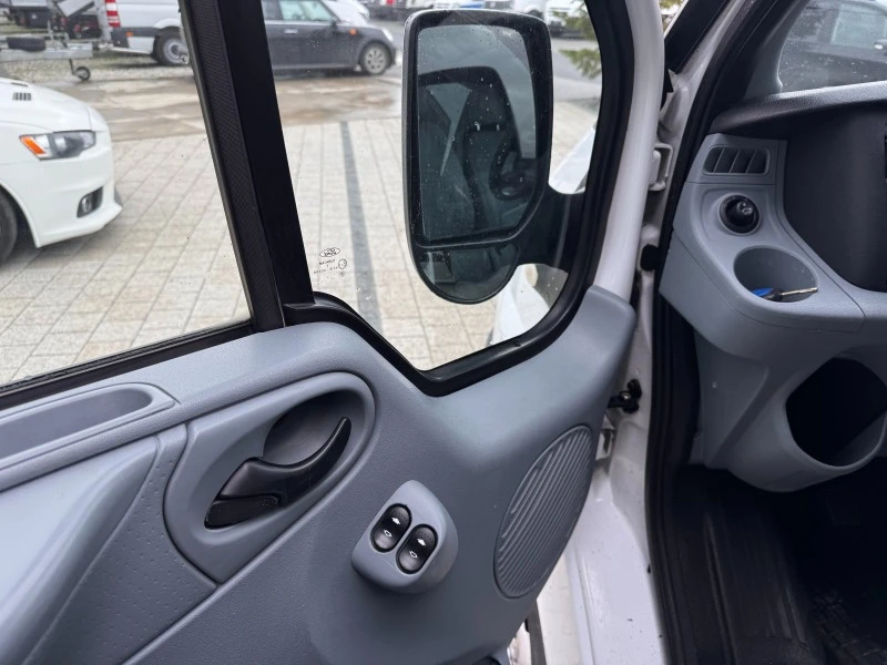 Ford Transit 2.2TDCI Климатик L1H1, снимка 11 - Бусове и автобуси - 43128641