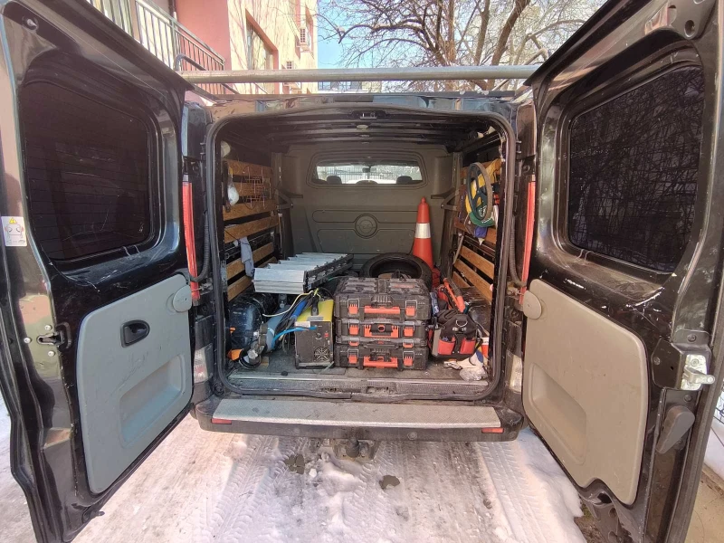 Opel Vivaro, снимка 5 - Бусове и автобуси - 49219761