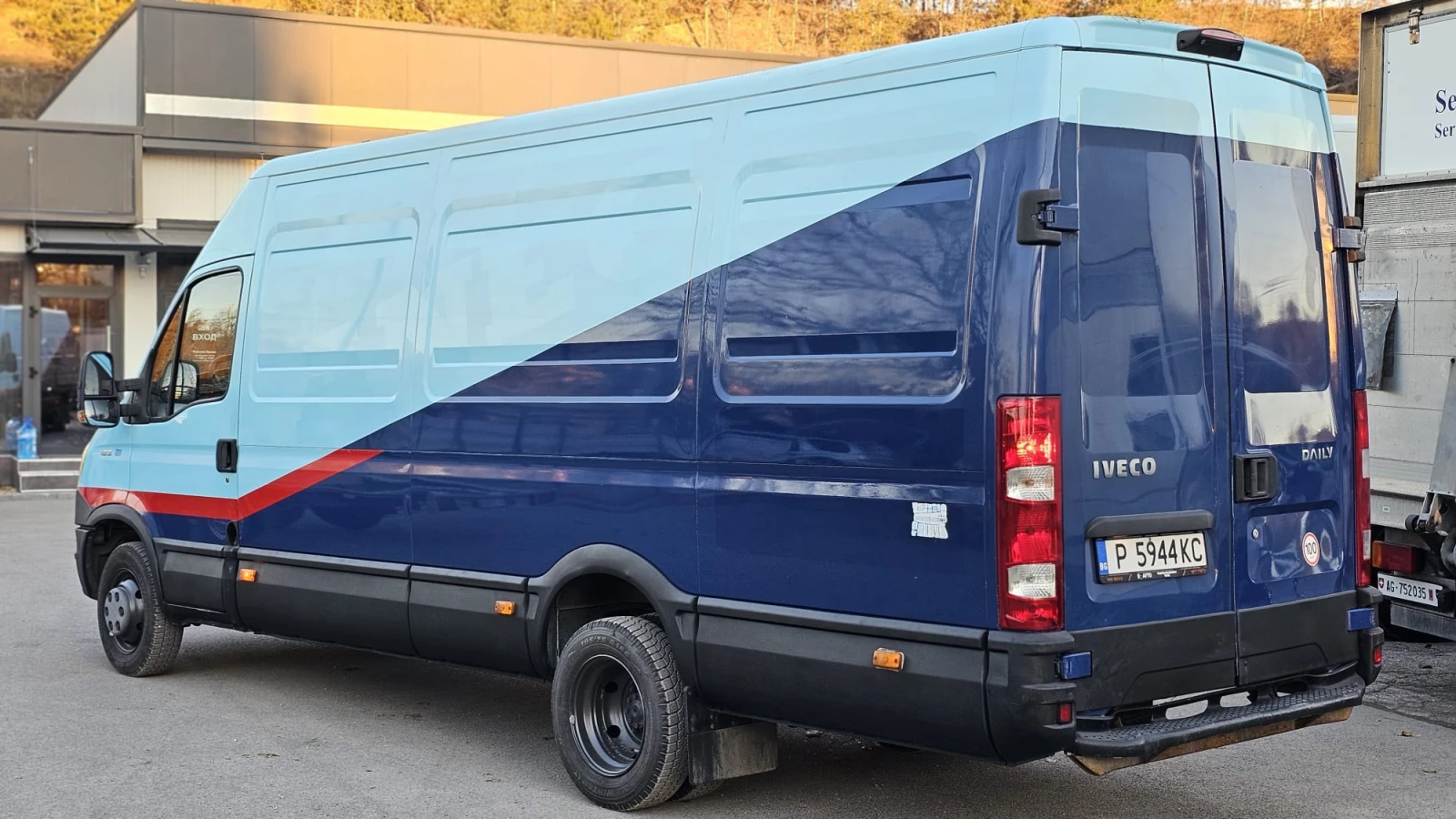 Iveco Daily 40c15 MAXI 3.0D 6SP-3.5Т РЕГ.-ТОП СЪСТ.-ЛИЗИНГ - изображение 4