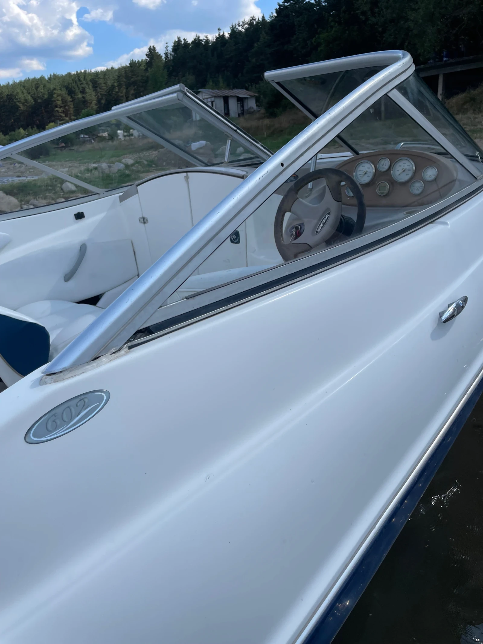 Моторна яхта Bayliner CAPRI 602 - изображение 10
