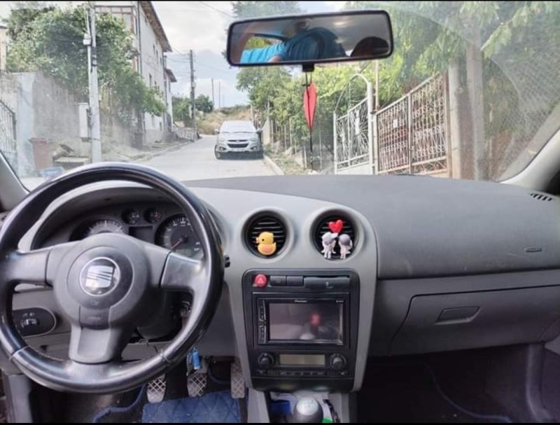 Seat Ibiza, снимка 2 - Автомобили и джипове - 46415425