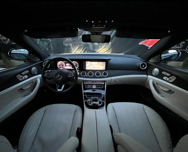 Mercedes-Benz E 300 4-MATIC* AMG* 9G* DIGITAL* СОБСТВЕН ЛИЗИНГ, снимка 10 - Автомобили и джипове - 51436033