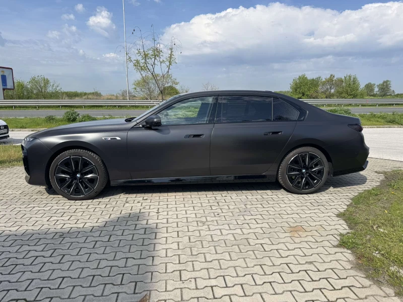 BMW 740 M-SPORT M760Е-OPTIC Xdrive B&W SWAROVSKI SHADOW, снимка 4 - Автомобили и джипове - 52275824