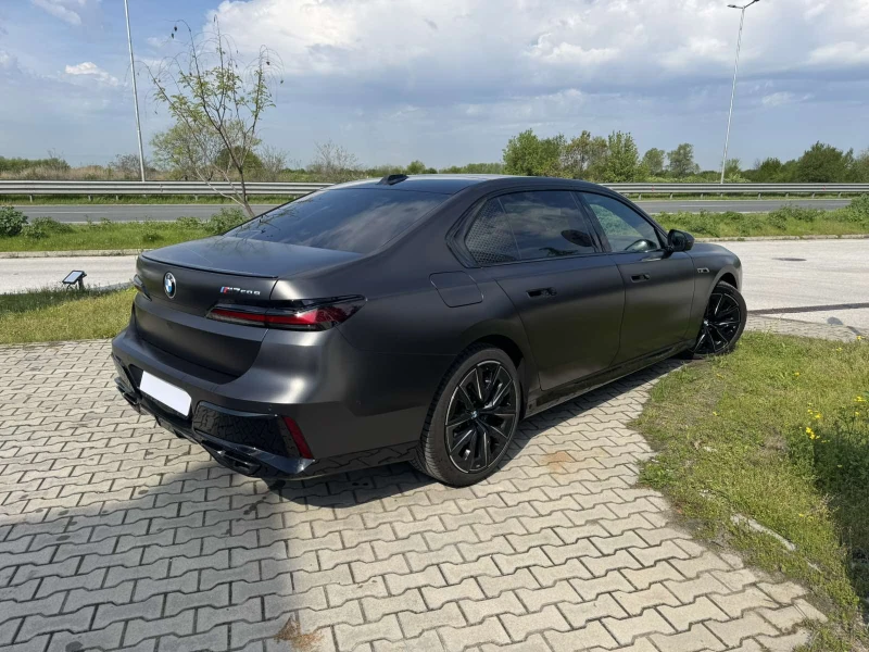 BMW 740 M-SPORT M760Е-OPTIC Xdrive B&W SWAROVSKI SHADOW, снимка 3 - Автомобили и джипове - 52275824