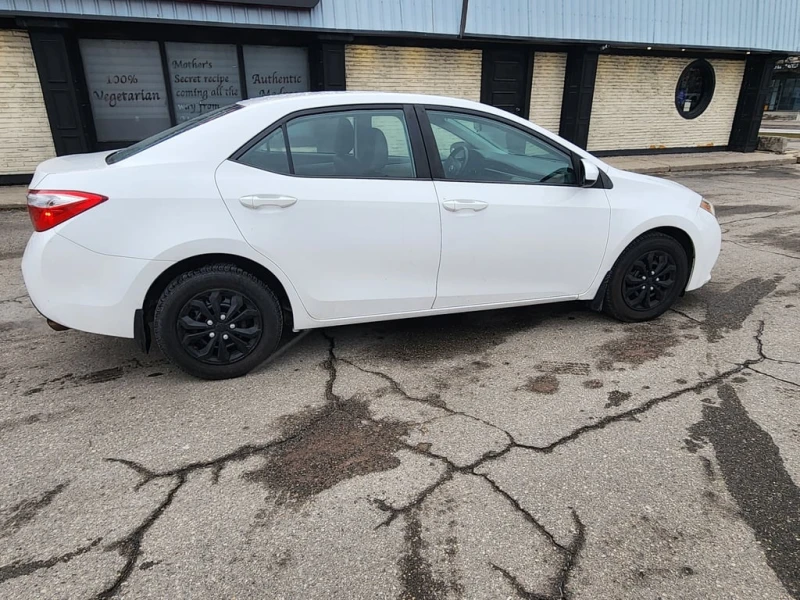 Toyota Corolla * 4dr Sdn * CARFAX * ЦЕНА ДО БГ, снимка 3 - Автомобили и джипове - 52877607