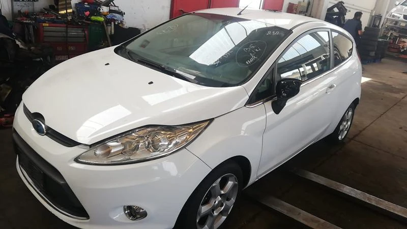 Ford Fiesta 1.4 TDCI, снимка 3 - Автомобили и джипове - 33035156