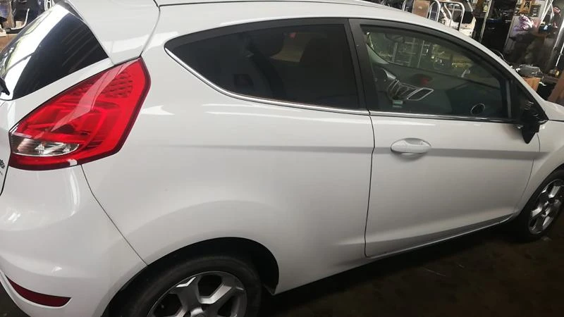 Ford Fiesta 1.4 TDCI, снимка 4 - Автомобили и джипове - 33035156